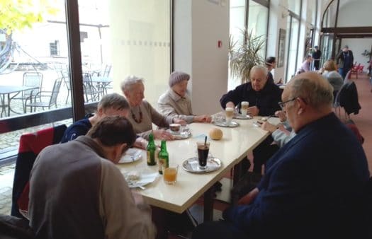 Návštěva cukrárny s klienty SeniorCentra Telč